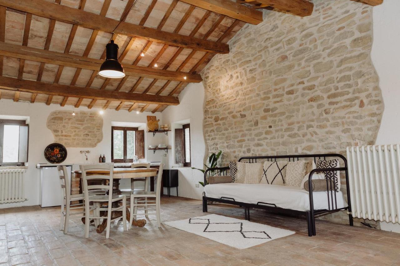 Agriturismo Qui Voglio Monte Roberto Exterior foto