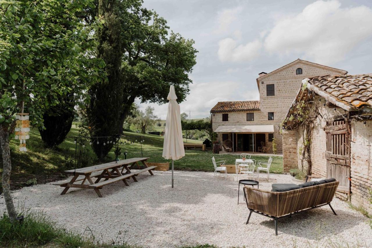 Agriturismo Qui Voglio Monte Roberto Exterior foto