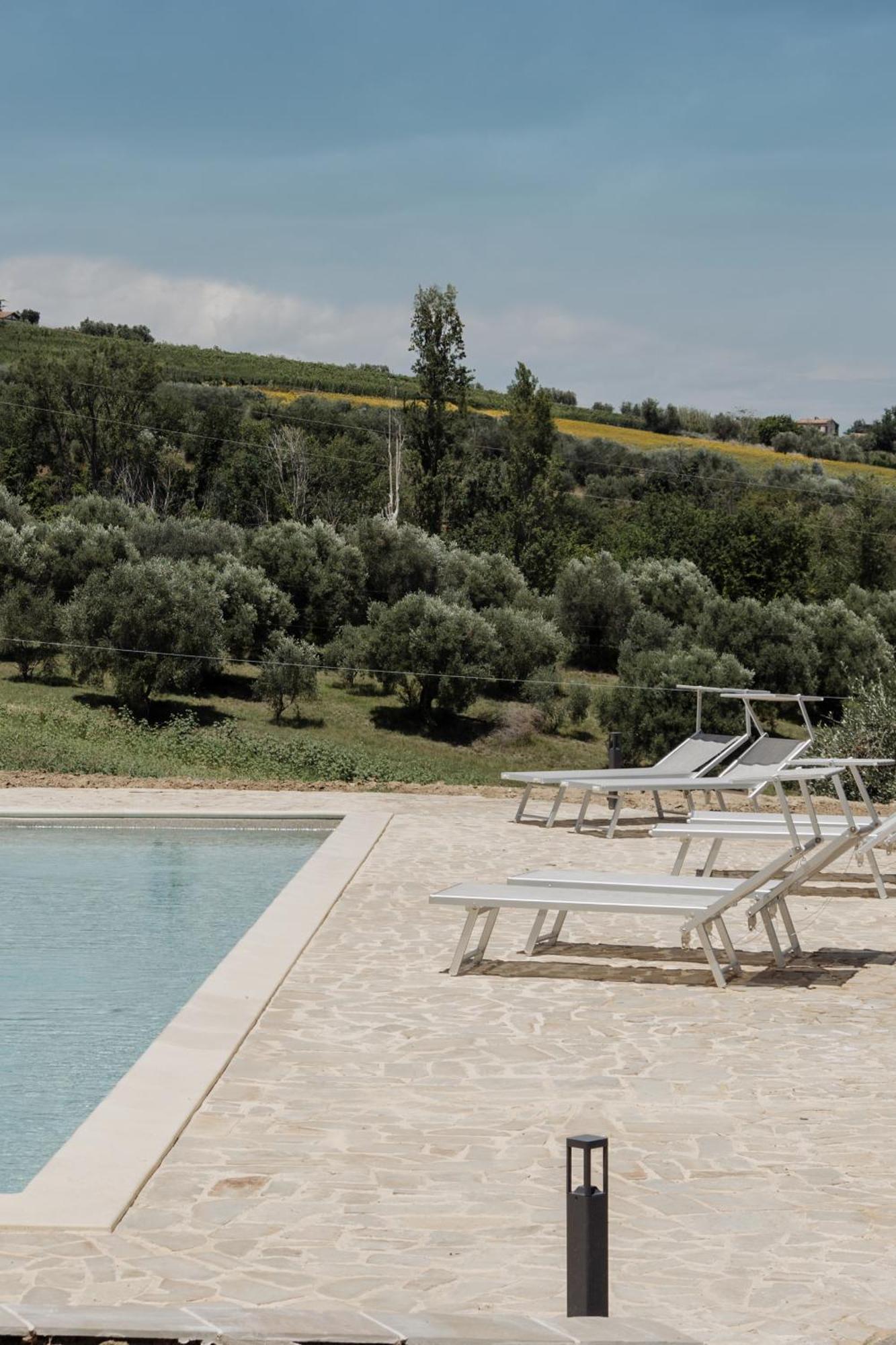 Agriturismo Qui Voglio Monte Roberto Exterior foto